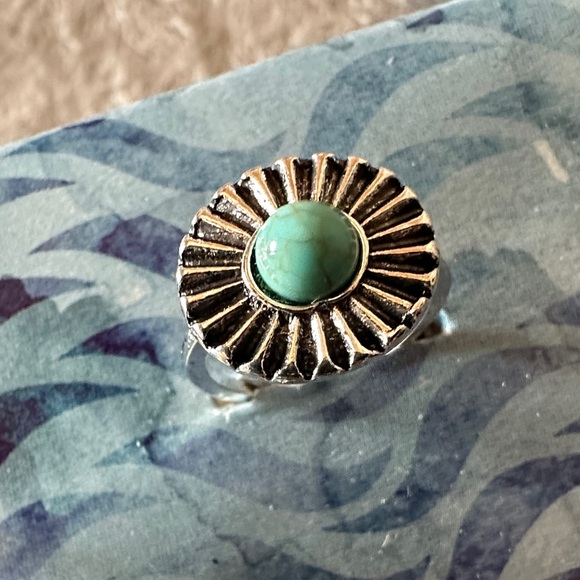 V , elongated and round Silver and Turquoise Ring Set. All sz 7. - Picture 4 of 5